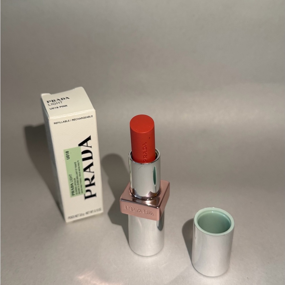 Prada Light Glowing Lip Oil - U018 Pink